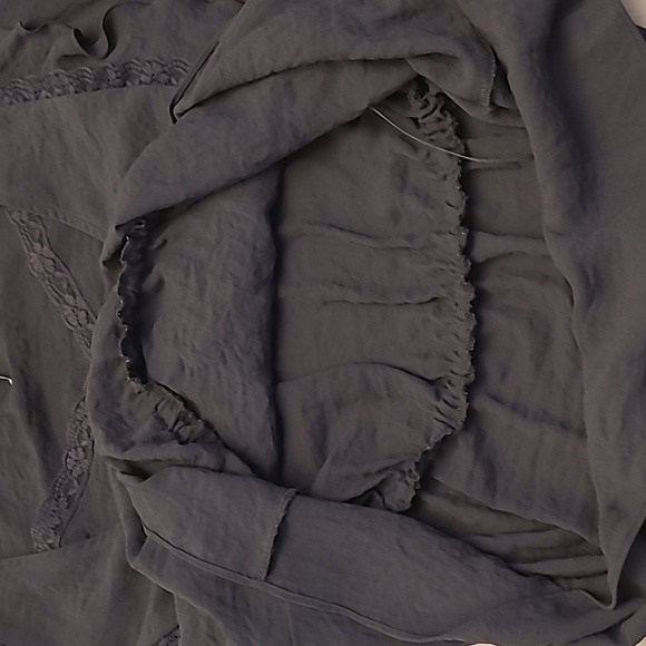 EUC Lauren Conrad Charcoal Grey Peasent Blouse with Builtn Camisole - Picture 10 of 15